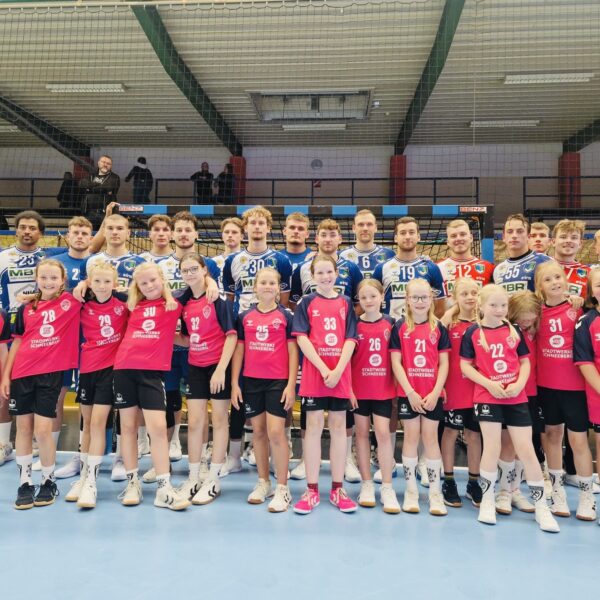 E- Jugend: Einlaufkinder beim EHV