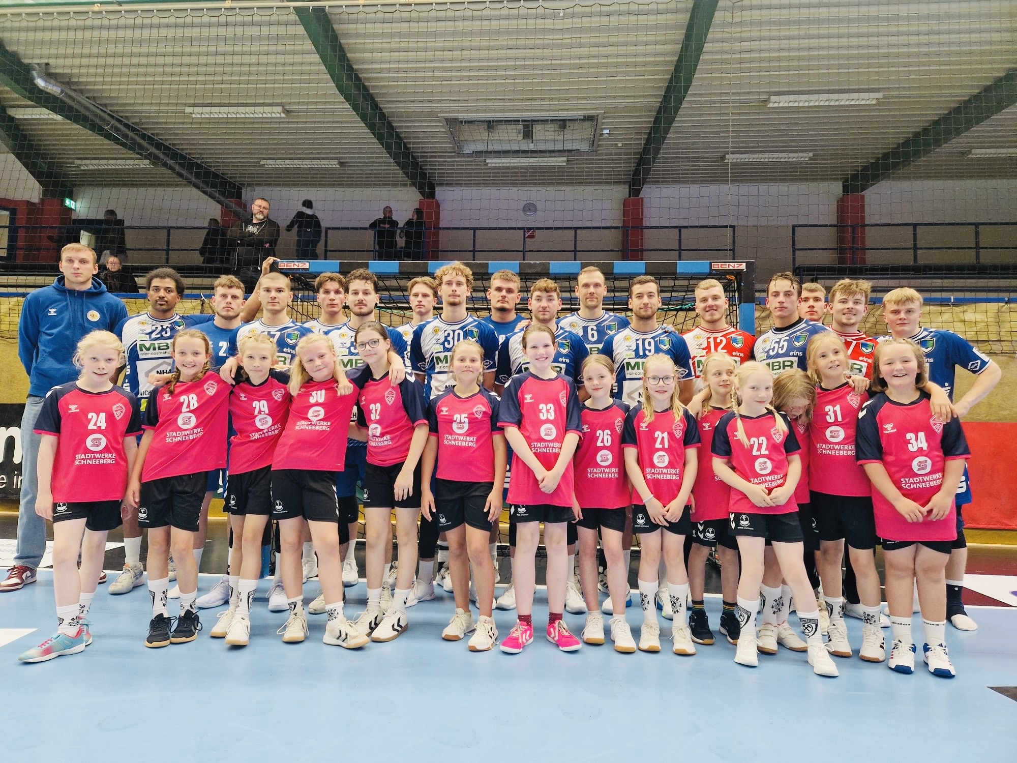 E- Jugend: Einlaufkinder beim EHV